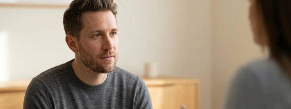 A man participating in a
professional mental health evaluation with a psychologist, representing clinical clarity for adults experiencing
prolonged anxiety, depression, or workplace burnout.